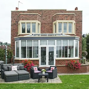 Bed & Breakfast Number One St Lukes, Blackpool